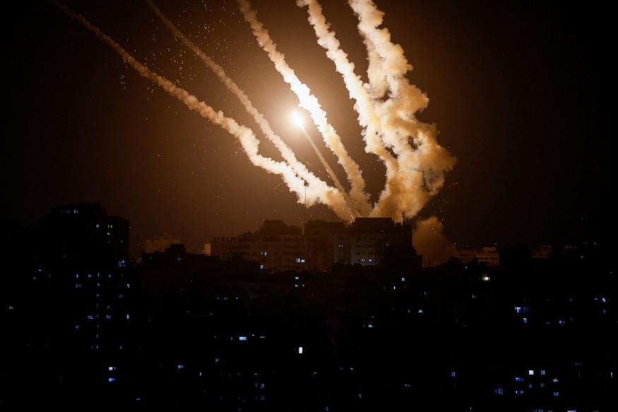 Le Hezbollah tire des roquettes vers Tel Aviv pour la première fois depuis le début du conflit.